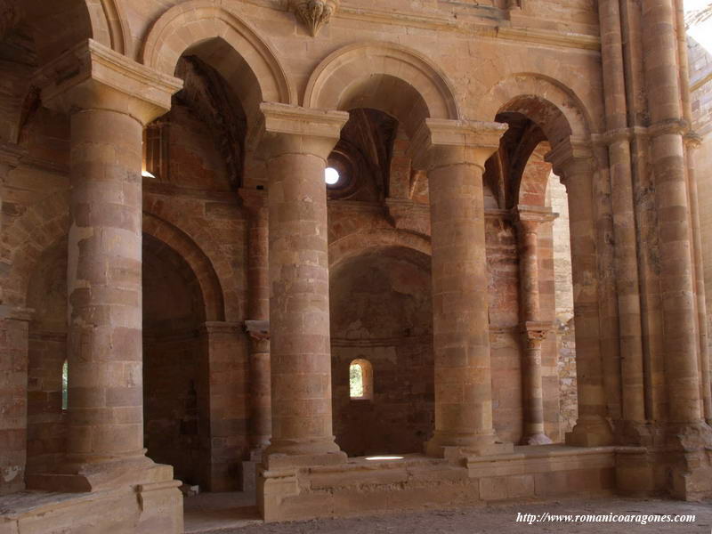 DETALLE DE LAS PILASTRAS-COLUMNA DEL BSIDE CENTRAL